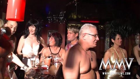 https://www.pornhubvideoxxx.com/milf-gnocche-festa-di-scambisti-maturi-tedeschi/